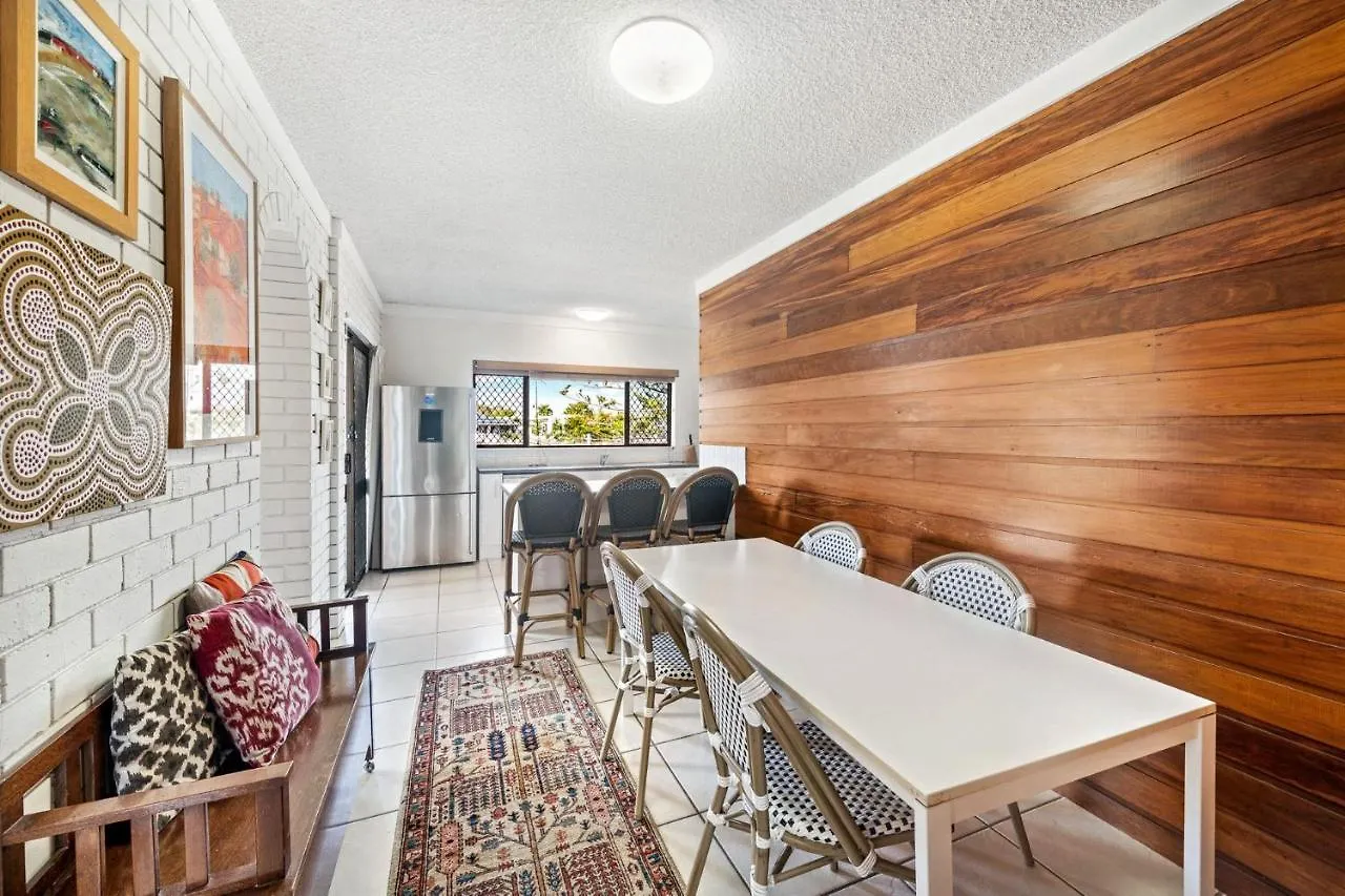 Anjuna, 2 Bedroom Apartment On Canal  Mooloolaba